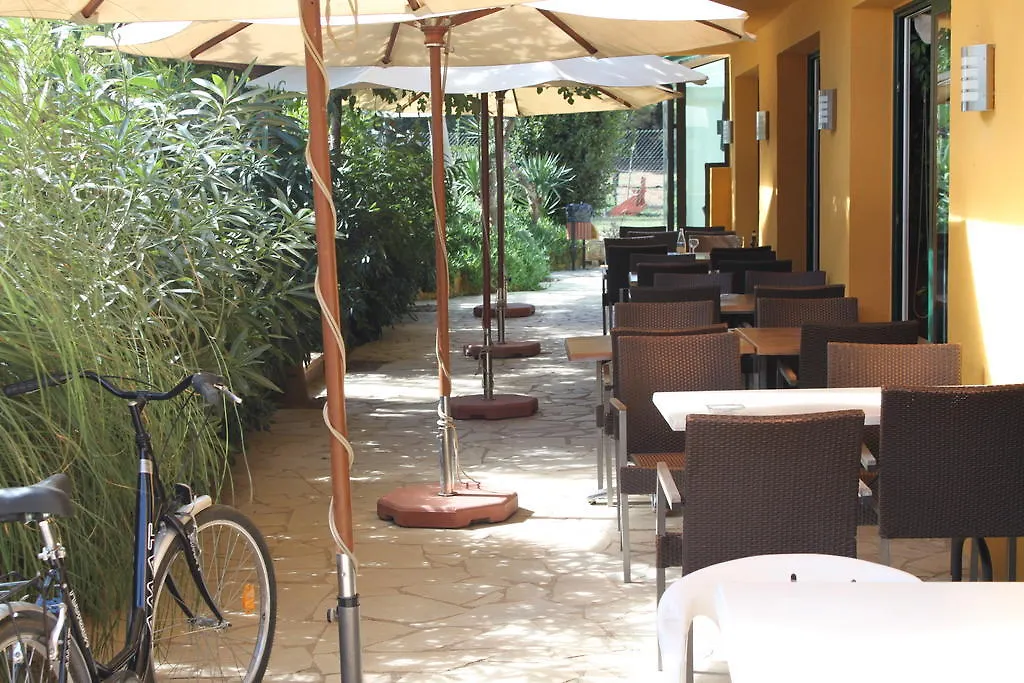 Hotel Picasso Torroella De Montgri 2*,